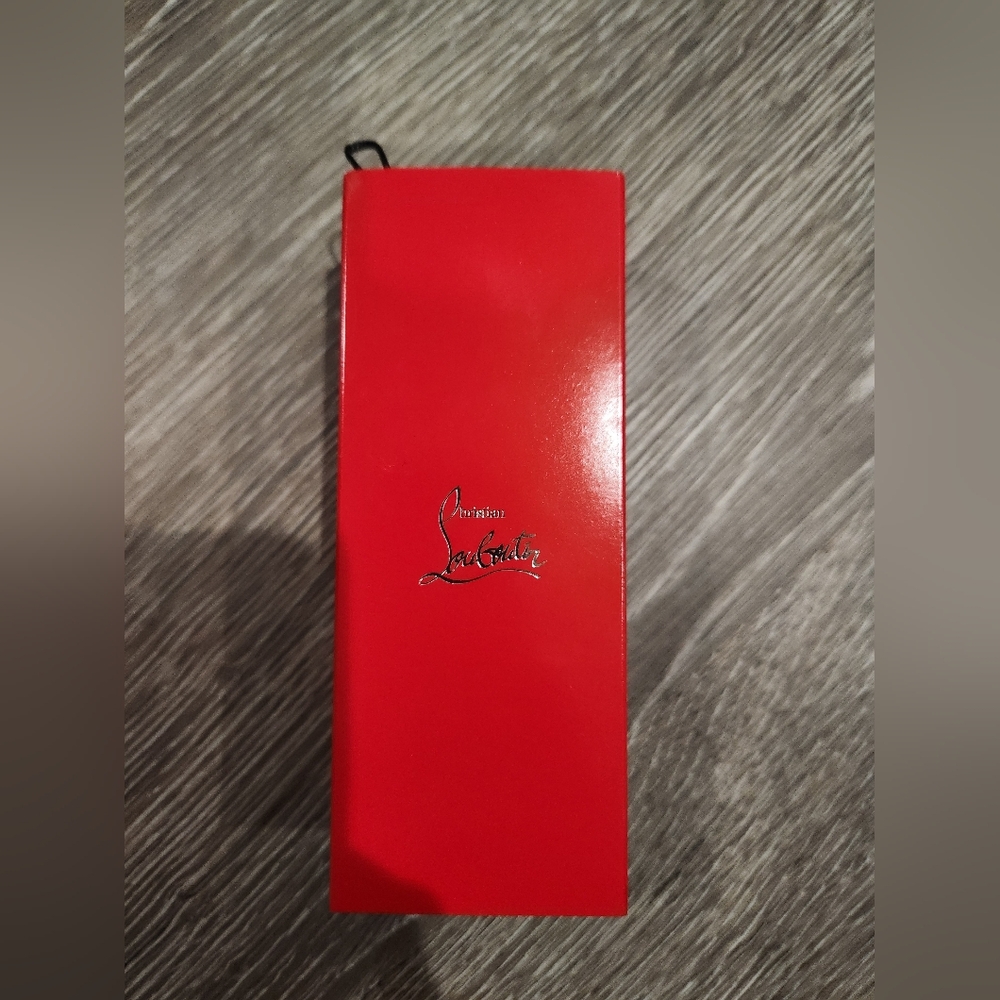 Christian Louboutin Matte Velvet Red Lipstick- RED DRAMADOUCE - Picture 7 of 9